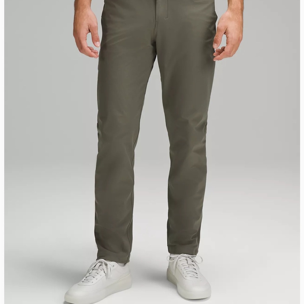 SOLD Men’s Lululemon pants size 34